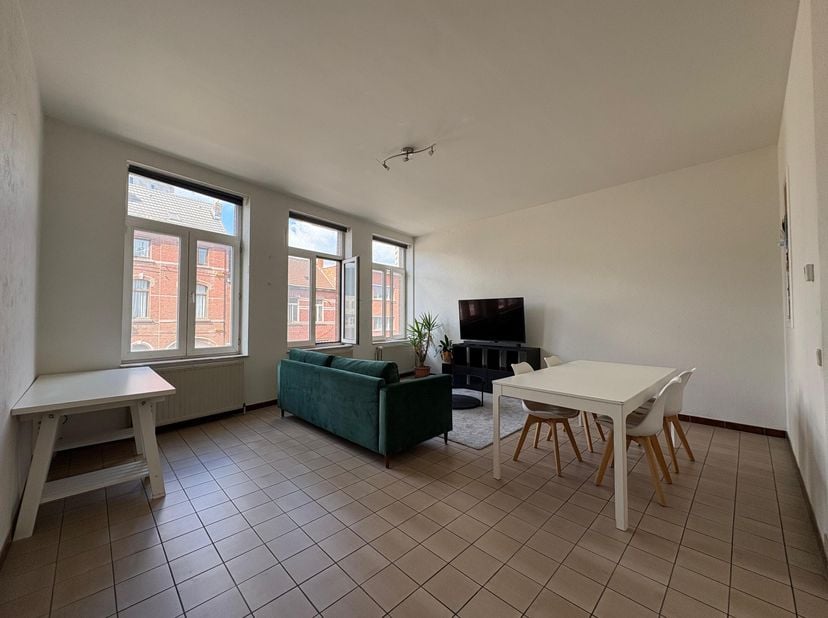 Appartement gelegen vlak aan het station van Leuven. &lt;br /&gt;
Bestaande uit een leefruimte, keuken, slaapkamer, badkamer, berging en terras.